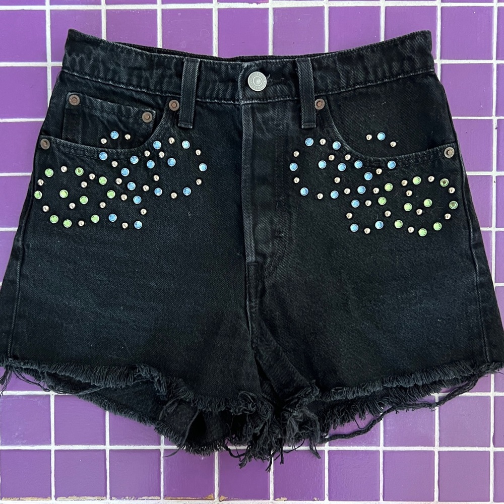 Brand new Levis embellished rib cage shorts
